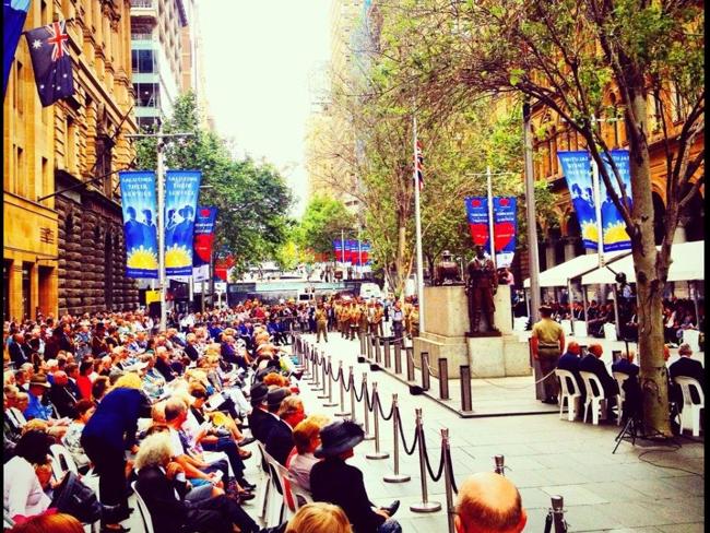 马丁广场数百人参加一战纪念日活动__澳洲新