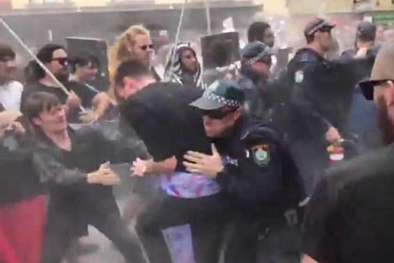 悉尼游行澳洲国旗被烧 警民发生冲突