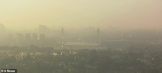 悉尼南部减灾焚烧 全城被烟雾笼罩