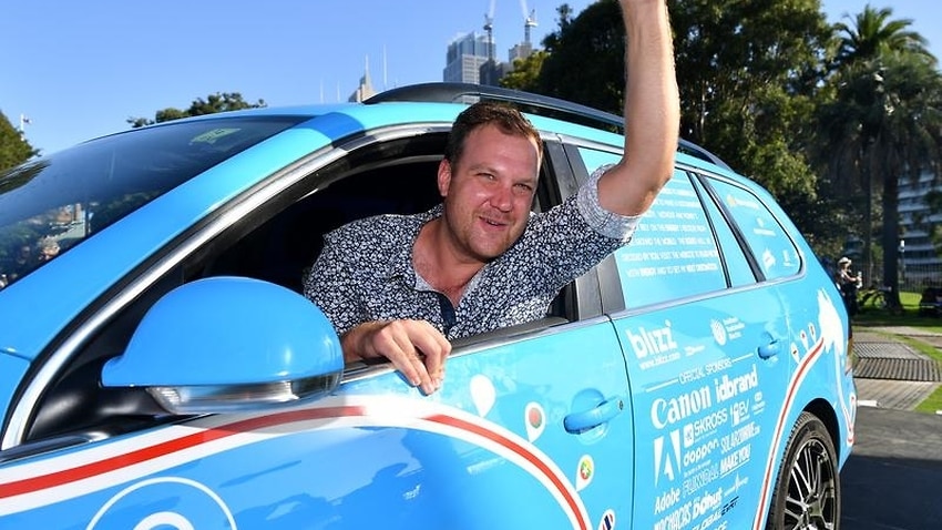 男子驾电动汽车环游10万公里 悉尼收官！