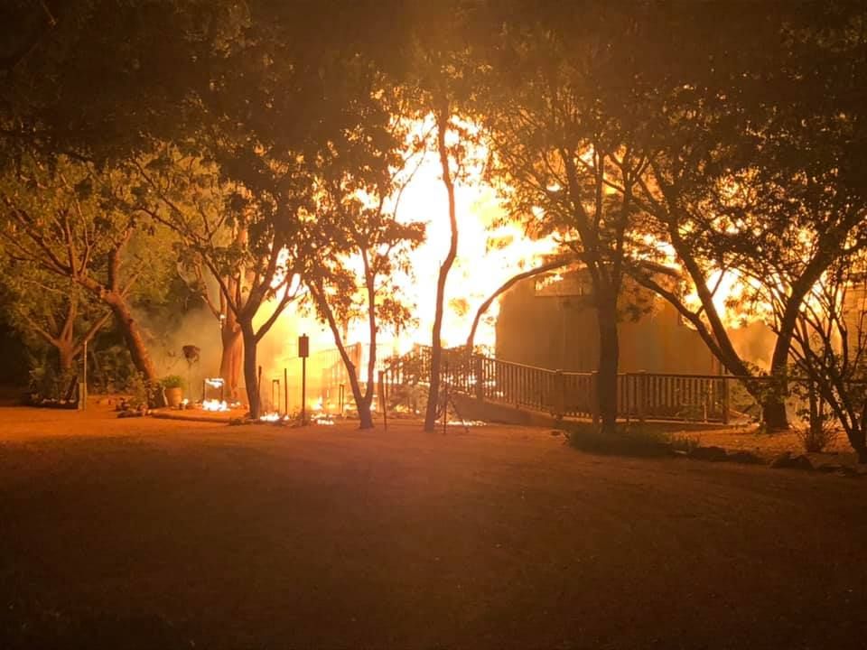 澳洲热门露营地突发火灾 500人紧急疏散