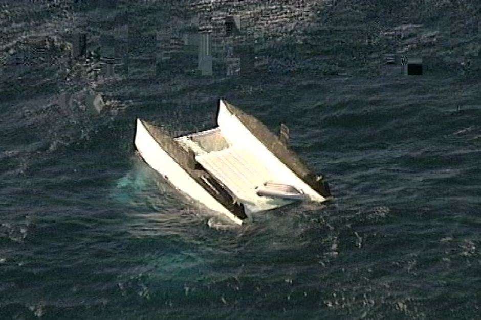 悲剧！新州海域双体船倾覆 致3人溺亡