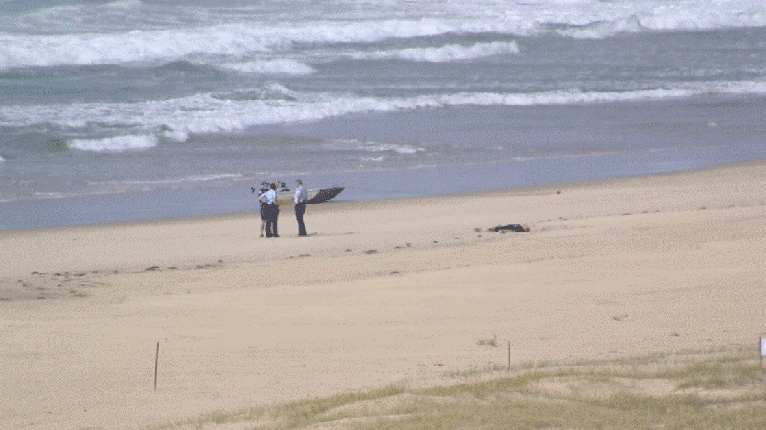 新州小船倾覆男子溺亡 尸体冲上海滩